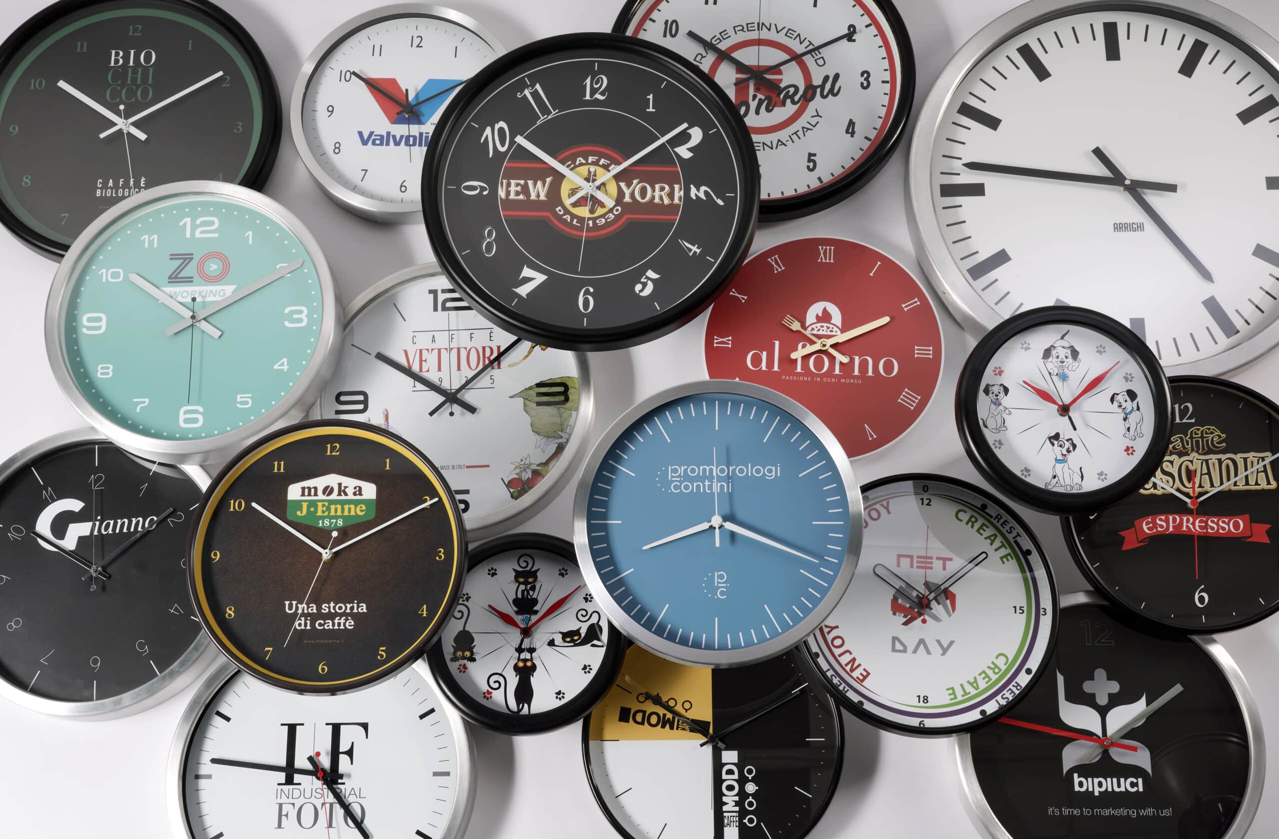 esempi di orologi promozionali da parete personalizzati nella grafica per gadget aziendali by Promo Orologi Firenze